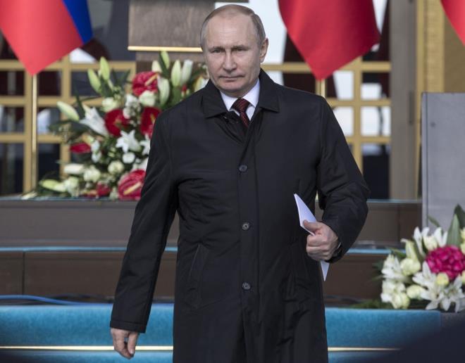 Putin yapt konumada u ifadeleri kulland: "Bu yeniliki proje son derece nemlidir. Trkiye nkleer sektrn kuruyor. Trkiye gelimi bir lke, bu da Trkiye iin yeni bir basamak. Gvenlik standartlar da en yksek olacak. Bu santralin devreye girmesi Trkiye'nin potansiyelini de artracaktr. Uzmanlarn grne gre santral Trkiye'nin enerji ihtiyacnn yzde 10'unu karlayacaktr. 350'yi akn irket tedarik listesine dahil olmak istiyor..."