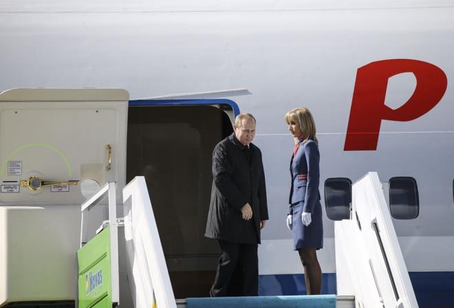 Moskova&#8217;dan 8 bakanla Trkiye&#8217;ye gelen Putin&#8217;i Ankara Esenboa Havaliman Byk eref Salonu apronuna geliinde Dileri Bakan Yardmcs Ahmet Yldz karlad.