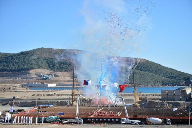 "...bu projeyle her iki lkede de i imkan yaratlacaktr. Yksek kalifiyeli uzmanlarn yetitirilmesinde de ibirlii yapmak istemekteyiz. Rus niversitelerinde 220'yi akn Trk renci nkleer teknoloji eitim alyor. Son derece iddial bir hedefimiz var 2023 senesinde ilk bloun hizmete girmesini planlyoruz. Deerli dostum Recep Tayyip Erdoan'la bunun gereklemesi iin mutabk kaldk. Bu projenin baarl bir ekilde gereklemesi, Rus-Trk ibirliinin gstergesi olacaktr."