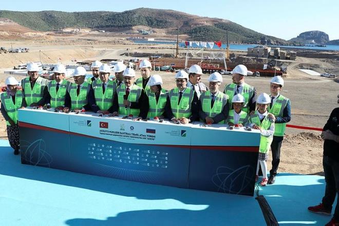 YALAN: DNYA VAZGEYOR  GEREK: Dnyann nkleer santral yatrmlarndan vazgetii yok. Rakamlar sylenenleri yalanlyor. 1979'da 81, 1980'de 244, 1985'te 365, 1990'da 419, 2000'de 436, 2006'da 443 olan nkleer reaktr says bugn 450'ye kt. Dnyada 30'dan fazla lkede santral var...