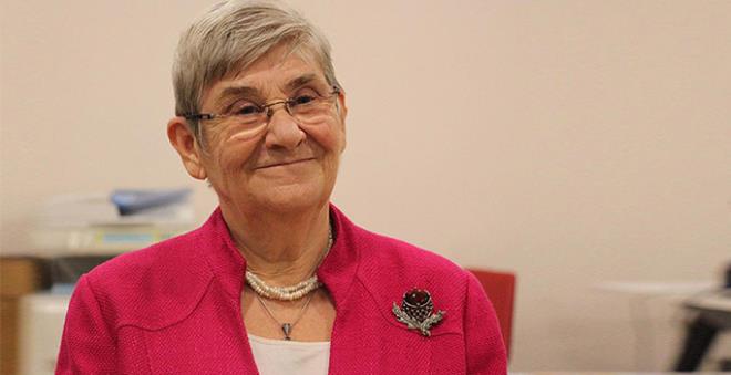 Prof. Dr. Karatay, &#8220;Peyniri istediiniz kadar yiyebilirsiniz. Ben avu ii kadar diyorum. Niin avucunuz ii kadar diyorum? nk kibrit kutusuna sava am insanm. 'Kibrit kutusu kadar peynir yiyin' demekten Trkiye'yi, Trk insann besinsiz braktlar. Onu sylyorum. Onun iin tam yal ok nemli.