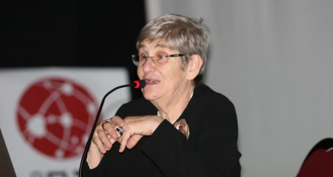 Konumasn tamamlamasnn ardndan rencilerle beraber Ezine peynirinin tadna bakan Karatay, vatandalara peynir yemeleri ynnde arda bulunarak, "Peynir, en salkl protein, ya ve kalsiyum kaynadr" dedi.