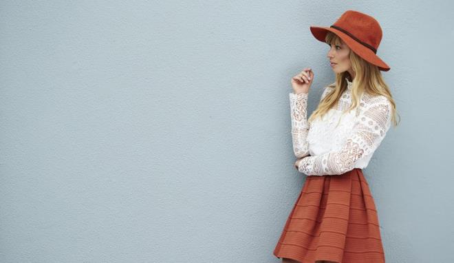 Basenlerinizin geniliini gizlemek iin maksi boy etekler tercih etmelisiniz. Ksa etek giymeyi seviyorsanz uzun izmeler de kombin ederek hatlarnz gizleyebilirsiniz