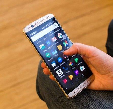 13. ZTE Axon 7 mini