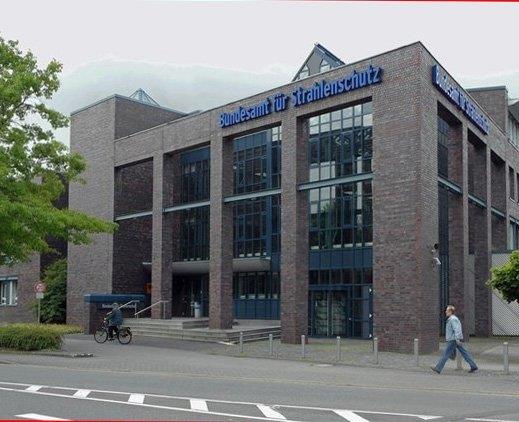 Almanya N�kleer G�venlik ve Radyasyondan Korunma Ofisi, �al��malar� kapsam�nda ak�ll� telefon modellerinin yayd��� spesifik radyasyon seviyelerini �l��yor.