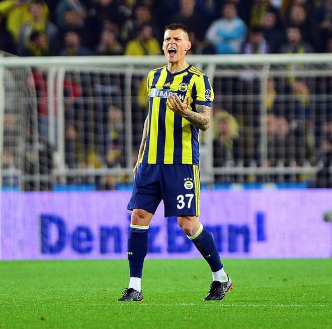 Skrtel'in kafa vuruunda Osmanlspor kalecisi Zydrunas Karcemarskas'n topu izginini iinde mi yoksa dnda m kontrol ettii, mala ilgili en byk tartma konusu oldu.