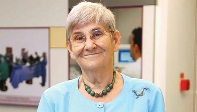 Sfr beden akmnn ticari bir durum olduuna vurgu yapan Karatay, "Hanmlarn en hassas noktalar zayf olmak, kilo vermek. Endstri piyasas ise bu durumu inceler ticarete dker.