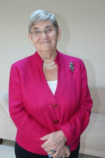 Zayf olmak demek salkl olmak deildir. Ben zayflayn diye konuup yazmyorum. Benim anlattm bozulmu vcut dengesini hormonlarn enzimlerin fabrika ayarlarna dnmesi iin sylyorum, yazyorum. Sigara bamls gibi ekmek bamlsyz" aklamasn yapt.