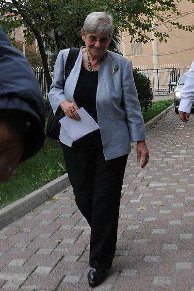 Siz ekmek yedike ackrsnz, doymadm dersiniz. Ama benim sylediim sabah kahvalts yaptnz zaman btn gn gen, din ve aklnz banda dolaabilirsiniz"