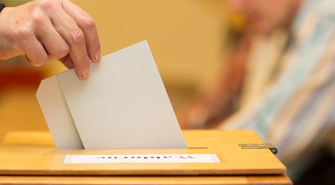 rneklemin seilmesinde blge, nfus oranlarna gre aamal-tabakal-tesadfi yntem uyguland. Grlen deneklerin belirlenmesinde ise cinsiyet kotas dikkate alnd. rneklem seilirken YSK ve TK verilerinden faydalanld. te Ankara Analitik Aratrma irketi tarafndan yaplan anketin verilerinin ilgin sonular;