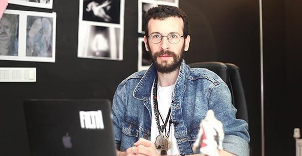 Sanat Ynetmeni  -  Sanat ynetmeni bir ajansn tasarmla ilgili tm projelerinin ynetiminde yer alr. Bu ekilde sylendiinde bu meslein stresli bir meslek olduunu dnebilirsiniz. Ancak sanat ynetmenlii en stressiz mesleklerden biri olarak saylyor.