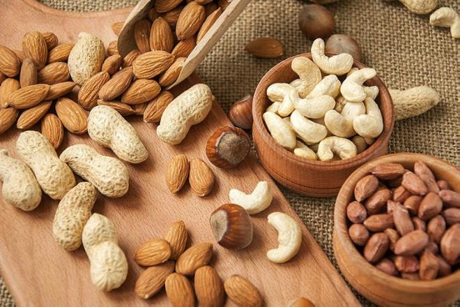 Vcudunuzda srekli olarak sivilceler kyorsa azaltmanz gereken rnler arasnda fndk, fstk, ekirdek,badem gibi kuruyemiler yer alr.