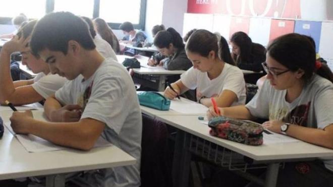 MEB, 8'inci snf rencilerinin 2 Haziran'da istee bal girecei merkezi snavla renci alacak okullar ve kontenjanlar aklad.  <br>  BAVURULAR 18 NSAN'A KADAR  8'inci snf rencileri, 2 Haziran'da yaplacak istee bal merkezi snav bavurularn, yarndan itibaren 18 Nisan'a kadar yapabilecek.