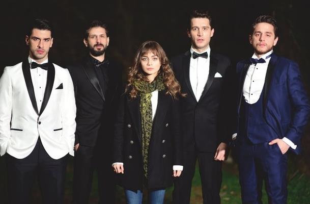 MASUM DELZ FENA UVALLADI; Kurban edilen son dizi ise daha 2. blm yaynlanan Masum Deiliz oldu. Senaryosunu Bekir Baran Stk, Pelin Karamehmetolu, ve lke Yeilay&#8217;n yazd, ba rollerini Uraz Kayglarolu, Damla Snmez, Ushan akr, Oya Unustas&#8217;nn paylatklar dizi o kadar kt sonular ald ki, atv dayanam hemen yayndan kaldrd.