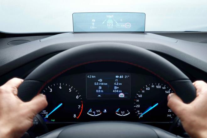 Yeni Ford Focus ile ilk defa sunulacak zellikler arasnda seilebilir sr modlar da bulunurken, sz konusu zellik yksek sr konforu salyor. Arata ayrca, FordPass Connect entegre modem, kablosuz arj blmesi, 8 in renkli dokunmatik ekranl SYNC 3 ve B&O PLAY ses sistemi bulunuyor.