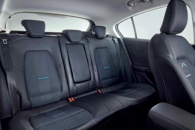 Yeni Focus&#8217;ta sunulacak 13 farkl d renk arasnda portakal lts, ada mavisi, kumsal grisi ve Vignale'ye zel drt kat uygulanan koyu dut moru n plana kyor.