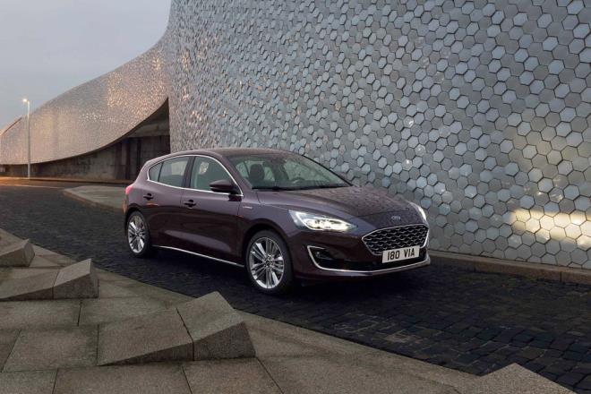 dll EcoBoost benzinli ve 8 ileri otomatik anzman ile kombine edilen yeni tasarm EcoBlue dizel motorlar yksek performans sunarken, yzde 10'a varan yakt tketimi iyiletirmesi salyor.