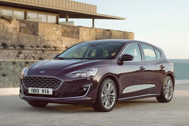 Ford Avrupa Tasarm Direktr Amko Leenarts ise Yeni Focus'un, otomobilseverlerde hayranlk yaratacak ve tutku uyandracak bir rn olmasn istediklerini aktararak, "Yeni tasarm felsefemizle aracn i ve d tasarmnda kullanc ve otomobil arasndaki ilikiyi birletiren, gelitiren ve srdren unutulmaz etkileim anlar yaratmaya odaklanyoruz. Yeni tasarmda farkl yaplarn ve malzemelerin bir mekanda bulutuu kalabalk alanlar artk yok. Onun yerine, birbirlerini daha iyi tamamlayacak materyalleri zel olarak setik ve gelimi iilik ve retim teknikleriyle kaliteyi vurguladk." grlerini paylat.