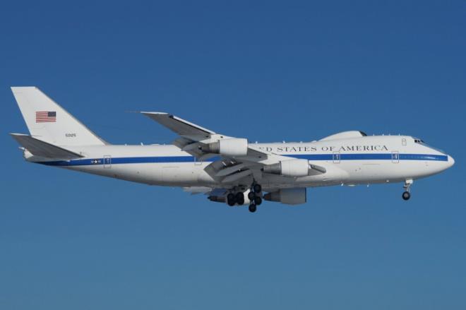 Dnya apnda askeri uular grntleyen 'CivMilAir' sitesi, ABD&#8217;nin 'kyamet gn' ua olarak bilinen E-4B Nightwatch uan havalandrdn bildirdi.