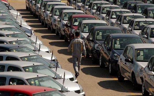 Mersin ve Adana'da piyasa deerinin 10 ile 20 bin lira altnda satn aldklar ar hasarl aralar sahte ekspertiz raporuyla internet zerinden hasarsz diye sata kararak, 40 ilden yaklak 400 kiiyi dolandrd ne srlen 14 pheli, dzenlenen operasyonla gzaltna alnd.