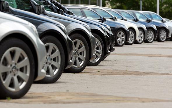 5 MLYON TL'LK VURGUN: 4 ay sren teknik ve fiziki takibin ardndan 'nitelikli dolandrclk' suunu iledikleri ileri srlen phelilerin yakalanmasna ynelik Mersin l Jandarma Komutanl ekiplerince, 22 ayr adrese e zamanl operasyon dzenlendi. Adana ve Mersin'de dzenlenen operasyonlarda, 18 pheliden 14' gzaltna alnrken, 3 phelinin arand, 1'nin ise ceza evinde olduu belirlendi.