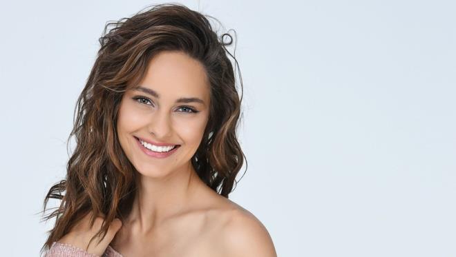 Yeni Gelin dizisi ile gnllerde taht kuran Brezilyal gzel oyuncu Jessica May, Brezilya'da yaplacak olan dn iin geri sayma balad. Gzel oyuncunun nikah ahitliini Fenerbahe'nin efsane futbolcusu Alex de Souza yapacak.