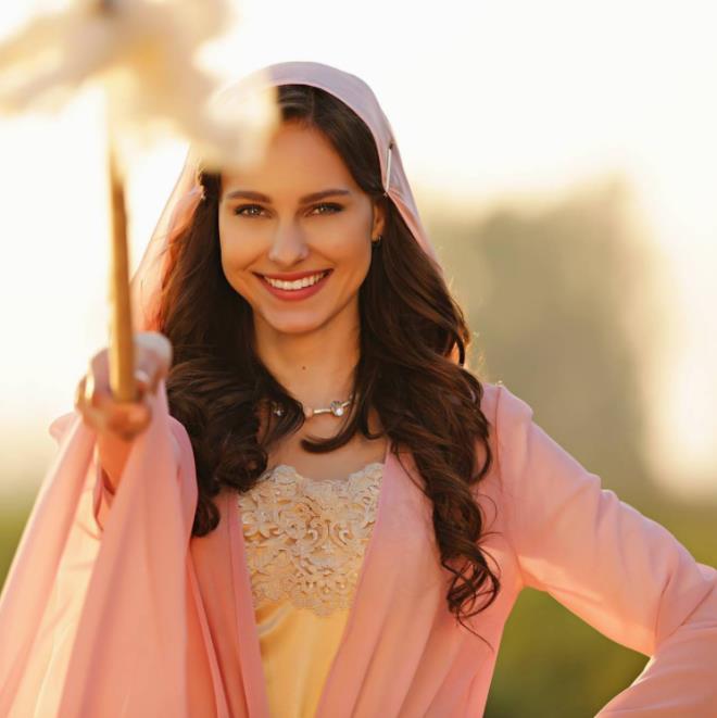 Brezilyal oyuncu Jessica May, Rizeli fotoraf sevgilisi Hseyin Kara ile 30 Haziran'da Brezilya'da evlenecek. Yeni Gelin dizisinin Brezilyal oyuncu Jessica May, fotoraf sevgilisi Hseyin Kara ile 30 Haziran'da evlenecek. Gen iftin nikah ahidi Fenerbahe'nin efsane futbolcusu Alex de Souza olacak.