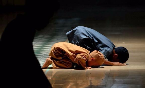 MRAC'IN MANEV HEDYELER    Be vakit farz namaz. hsan uuruyla klnan namazlar, mmetin miracdr.