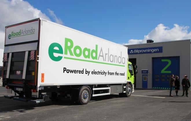 Bu yolda ilerleyen aralarn pilleri iletken arj ad verilen bir teknoloji ile arj oluyor.