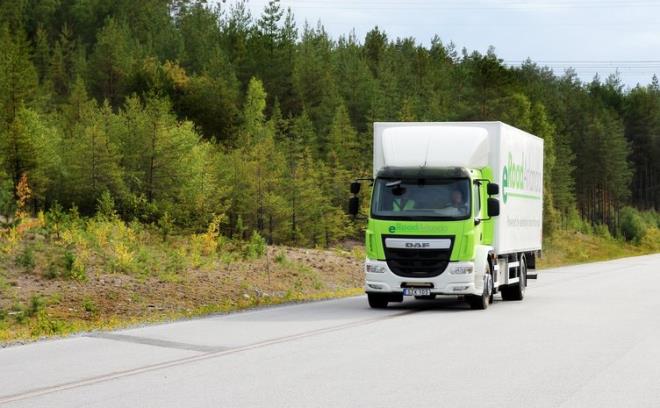 YOLCULUK SIRASINDA ARJ OLUYORLAR    Otomobil, kamyon veya herhangi bir ara elektrikli raya balanyor ve ara ilerleyip, hareket ettike raya bal sistem zerinden g alyor ve pilini doldurabiliyor.