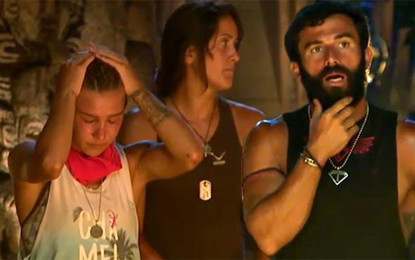 NLLER TAKIMINI OKE EDEN VEDA: Survivor 2018'in 15 Nisan Pazar akam yaynlanan blm ada konseyinde Acun Ilcal, nller takmndan Berna'nn Survivor'a veda ettiini aklad. Acun Ilcal, "Siz de korkuyordunuz biliyorum acaba m diye. Berna maalesef diz kemiinde atlak olduu iin Survivor&#8217;a devam edemeyecek. Kendisini ok severim. Byk mitlerle gelmiti. Byk ksmetsizlik. O sakatl Metin Hocamzn korktuu gibi kt" diyerek zc haberi verdi.