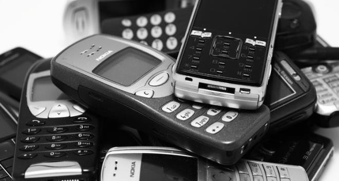 7. nsanlar operatr logosunu deitirmek iin para derdi    O zamanlar geri her ey iin para denirdi. Mesela, telefonun zil sesini deitirmek, sesli mesajnza erimek, duvar kad deitirmek iin o zamanlar para deyen insanlar vard.