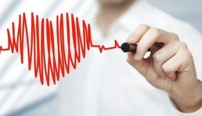 Kalp hastal riskini azaltyor: Kanda kt kolesterol (LDL) seviyesinin yksek olmas kalp-damar hastalklar riski ile ilikilendiriliyor. Her gn yaklak 20 adet badem, kt kolesterol belirgin ekilde dryor, bu da kiilerin kalp hastal riskini azaltyor.