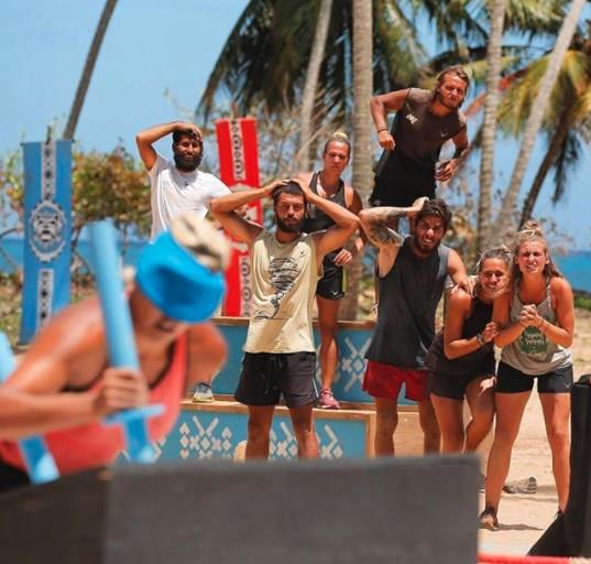 Gnlller takmnn ada konseyinde ise Cumali, Hakan ve Damla'dan en az SMS oyunu alan Cumali Survivor'dan elendi.