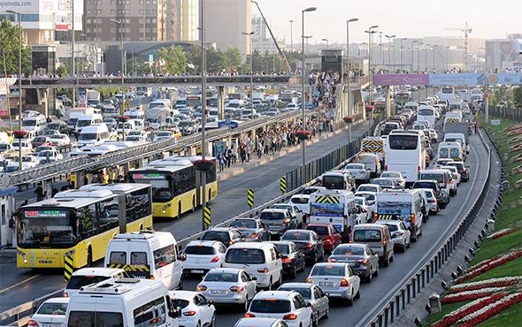ofr ara mesafesi, trafik  ihlali, ar hz, hatal sollama gibi durumlarda hem uyaracak olan sistem ayn zamanda denetimi de salayacak. Src davranlarnda hatal durumlar kayt altna alnrken elde edilen veriler zel bir veri merkezinde toplanarak annda Emniyet Genel Mdrl'ne bildirilecek. Olas bir trafik kazasnda, kazaya neden olan durumlar da annda tespit edilecek.