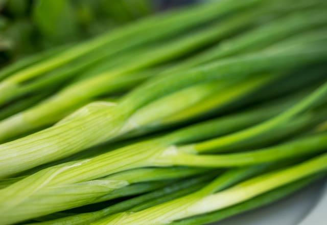 100 gram yeil soan:27 kalori--    Yeil soan K vitamini, magnezyum, bakr ve fosfar gibi nemli maddeleri iinde bol miktarda bulunduran bir besin olarak tketilebilir.