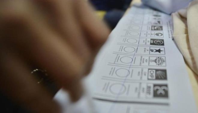 "AK Parti ile MHP, Cumhur ittifakyla seime gidecek. Baarl olacan dnyor musunuz?" sorusu "%55-60 bandnda 'Evet, baarl olur" (%10 kararsz dalm yaplmadan) eklinde yant buluyor.