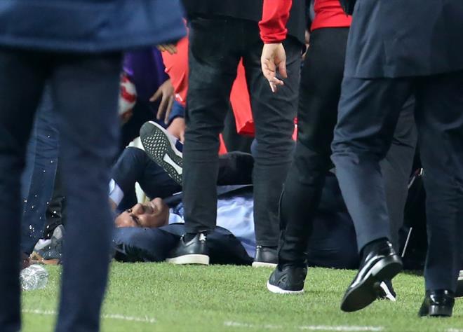 K HTMAL VAR  TFF'nin nnde iki seenek bulunuyor. lk seenek, Fenerbahe'nin hkmen yenik saylmas ve Beikta'n otomatik olarak finale ykselmesi....