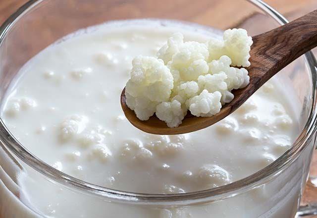Kefir: erdii probiyotikler sayesinde vcut baklk sisteminin glenmesine yardmc olur ve bu durum bahar yorgunluunun daha abuk atlatlmasna olanak salar. Bilimsel almalara gre probiyotik besinlerin tketilmesi mevsim geilerine kar tolerans ykseltir.