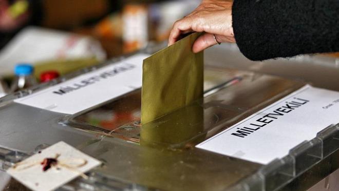 Cumhurbakan hakknda, bir su iledii iddiasyla TBMM ye tam saysnn salt ounluunun verecei nergeyle soruturma almas istenebilecek.