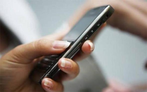 Akla hayale gelmeyen yntemlerle vatanda kandrmaya alan dolandrclar gn gemiyor ki yeni yntemle karmza kmasn. Telefon araclyla avlarn arayan dolandrclarn yeni taktii banka ve ya hukuk brosu gibi 0888&#8217;li numaralardan vatandalara acil kodlu mesajlar gnderip, binlerce liralk cep faturalar karmak. Gnderilen mesajlara dn yapan aboneler ne olup bittiini anlamadan astronomik telefon faturalaryla kar karya kalyor.