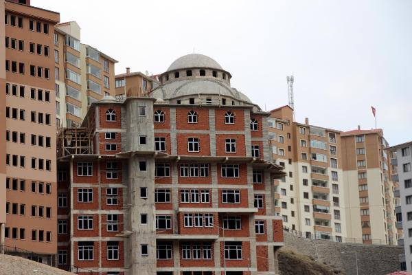 Ankara'nn Keiren ilesinde bulunan Ahmet efik Kolayl Caddesi zerinde yer alan Esentepe Yeni Camii, mimarisiyle grenleri akna evirmi ve 'apartman cami' olarak haberlere konu olmutu. Caminin apartman blmnn Kur'an kurslar ve hafzlk faaliyetlerinde kullanlaca aklanmt.