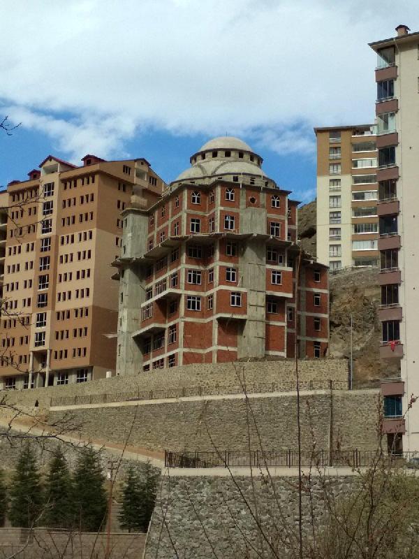 GMHANE'de 7 katl apartman grnml cami sosyal medyada gndem oldu... Apartman caminin ilk rnegi iki yl nce Ankara Keiren'de ykselmiti... Bakn o apartman camide neler olacakm neler?..