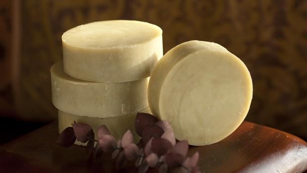 5. DEPRESYONA Y GELYOR!    Triptofan, vcudumuzu korumak iin gerekli olan amino asitlerden biridir. Kakao ya, triptofann dn kstlama yeteneine sahip olduundan kakao yann dzenli tketimi daha fazla serotonin retmeye yardm eder. Serotonin, insana mutluluk ve canllk verdii iin de depresyonun tm kt etkilerini azaltyor.