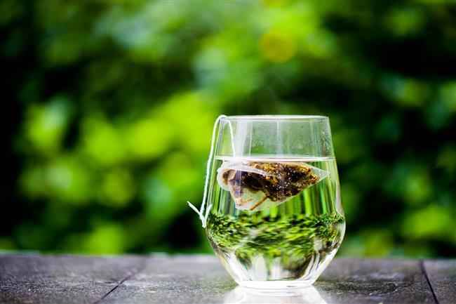 Detoks Sularyla Zayflayn<br>    Gbek blgenizdeki ilik ve gazdan bir an nce kurtulmak istiyorsanz, 1 litre scak suya 3 poet yeil ay ekleyerek demlenmeye brakn. Ildktan sonra taze nane ve limon ekleyerek kartrn. Gn boyu rahatlkla tercih edebilirsiniz.