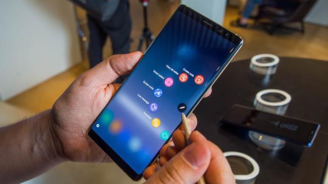 KGI analistlerine gre, Samsung mhendisleri parmak izi okuyucusunu Galaxy Note 9&#8217;un ekrannn ierisine, sanal ev tuunun olduu blme konumlandrmak istiyor.