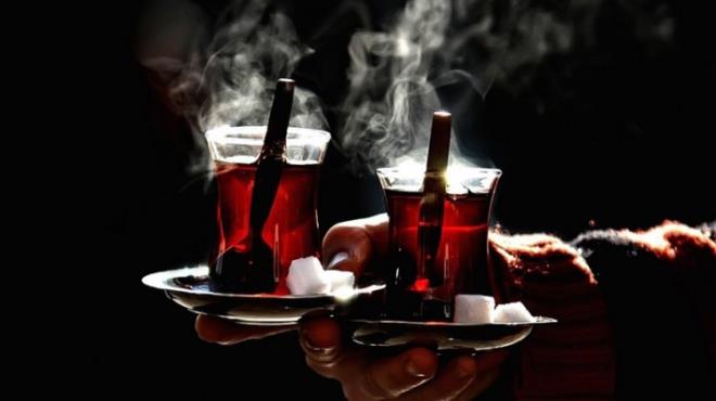 YANLI DEMLEME SALIK SORUNLARINA DAVETYE IKARTIYOR    Trk mutfann geleneksel iecekleri arasnda ay ok nemli bir yere sahip. Bitki aylar her ne kadar salmz iin ok yararl olsa da ayn yeri ve nemi her zaman farkldr. Ancak yanl ekilde demlediiniz ayla eitli salk sorunlarna davetiye kabilirsiniz.