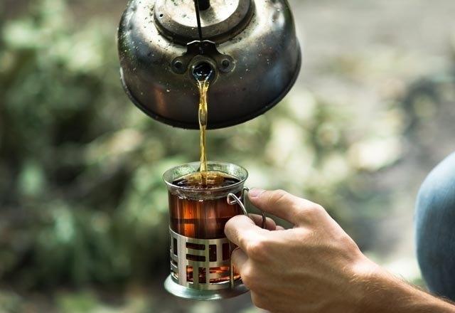 OCAK ZERNDEN ALIN    Bu nedenle ay iyice demlendikten sonra muhakkak ocak zerinden alnmaldr. Aksi taktirde bata gastrit ve lser olmak zere midede meydana gelebilecek hasarlara sebebiyet verebilir.