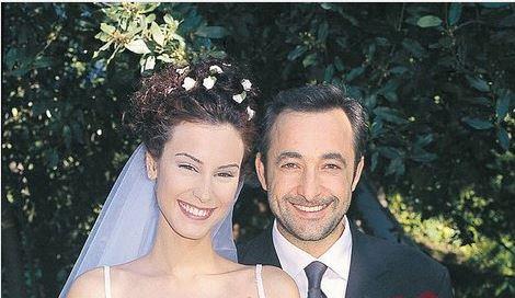 ARZUM ONAN VE MEHMET ASLANTU    1993 ylnda Detay Film'i kuruyor Mehmet Aslantu. 1994 ylnda da 1993 Trkiye Gzeli Arzum Onan'a telefon ayor ve i teklifinde bulunuyor.