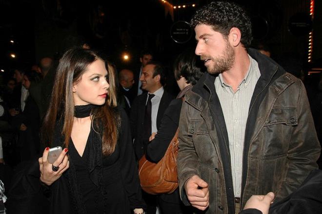 Koyu krmz ruju o dudaklarda grp de hatrlamamak mmkn deil. ok gzel, cretkar ve yetiilmesi zor bir hayat enerjisine sahipti. O gnden beri grdm en gzel yaratk hala kendisi"